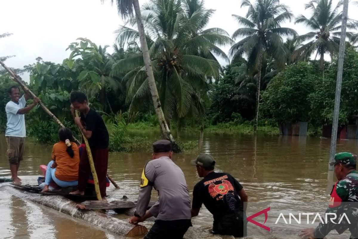 BPBD Kabupaten Buru ajukan bantuan ke BNPB untuk korban banjir Waeapo karena armada terbatas