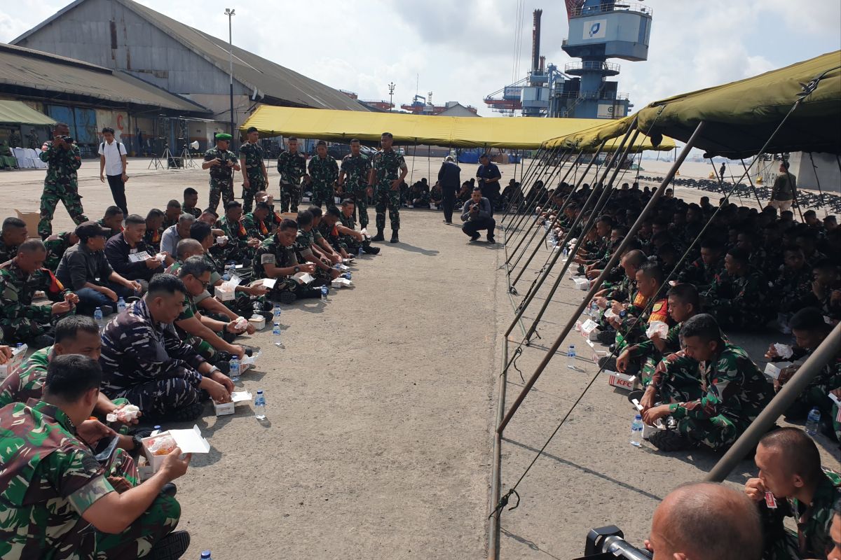 Pangdam Sriwijaya makan bersama prajurit Yonif 200 usai pamtas RI-PNG