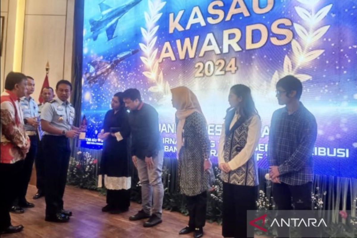 Tiga Jurnalis ANTARA dan belasan jurnalis sabet "Kasau Awards 2024"