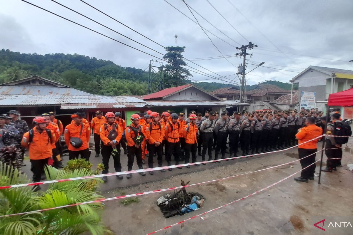 Tim SAR Gorontalo bergantian cari korban longsor di kawasan tambang