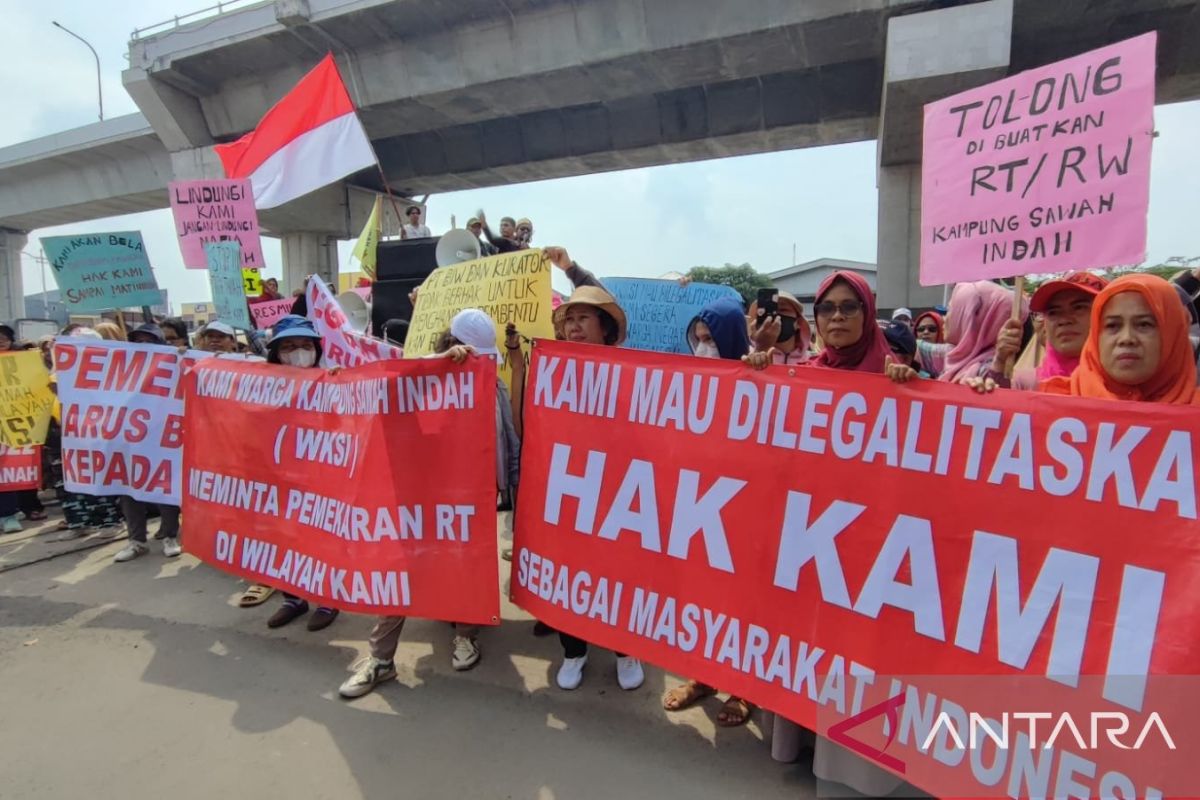 500 warga demo di kantor Kecamatan Cakung desak pembentukan RT/RW ...