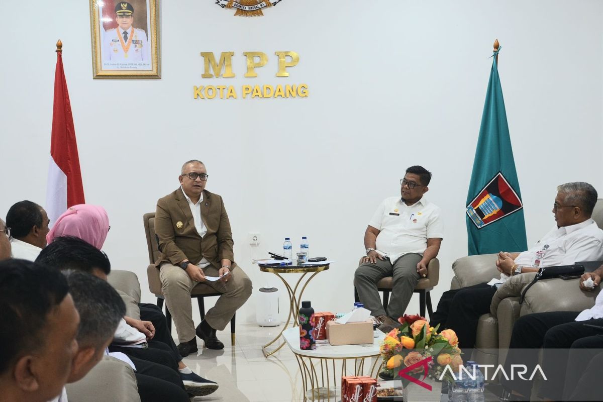 Pj Wali Kota : Satgas siap bantu kemudahan perizinan usaha di Padang