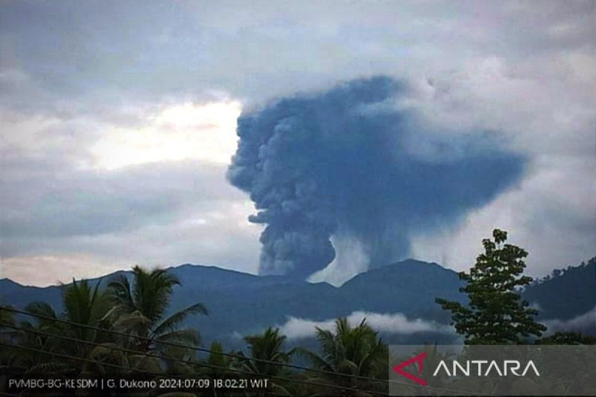 Gunung Dukono meletus pada Selasa sore, hembuskan abu setinggi 1,2 km