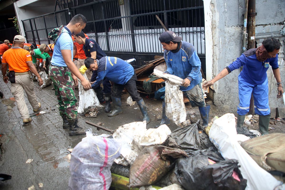 DPRD DKI ajak warga gotong royong bersihkan lingkungan dari sampah