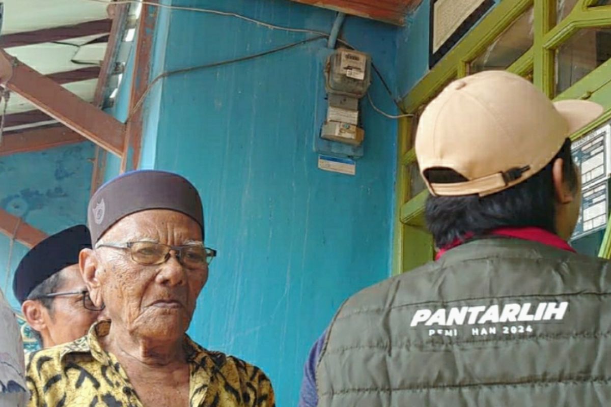 Pantarlih Karawang temukan pemilih usia 120 tahun pada pilkada 2024