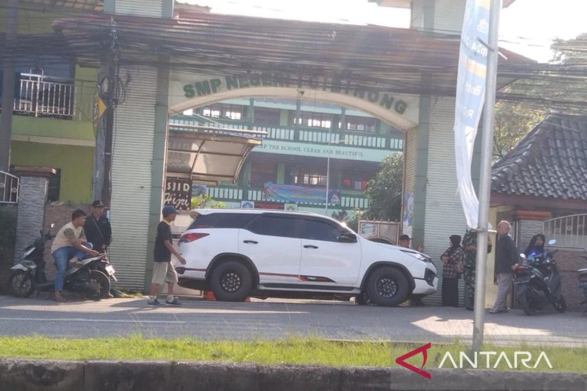 Polisi atasi orang tua blokade gerbang sekolah, anak tak diterima