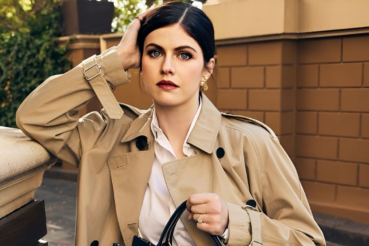 Alexandra Daddario menantikan kelahiran anak pertama