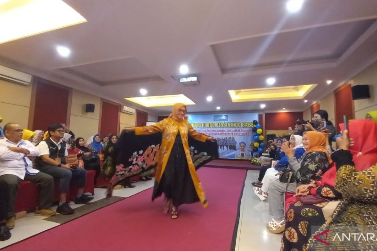 Persikindo Babel menggelar fashion show batik cual