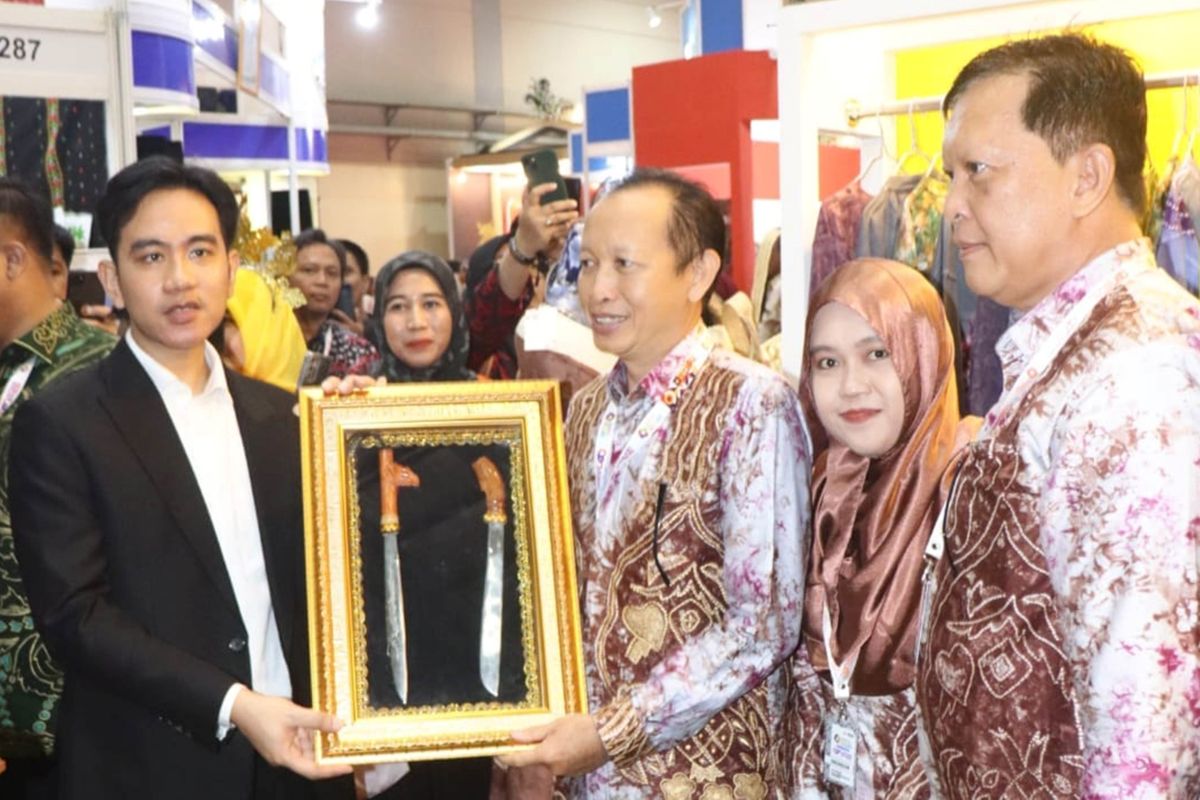 Gibran sambangi stand HSS di Apkasi Expo 2024