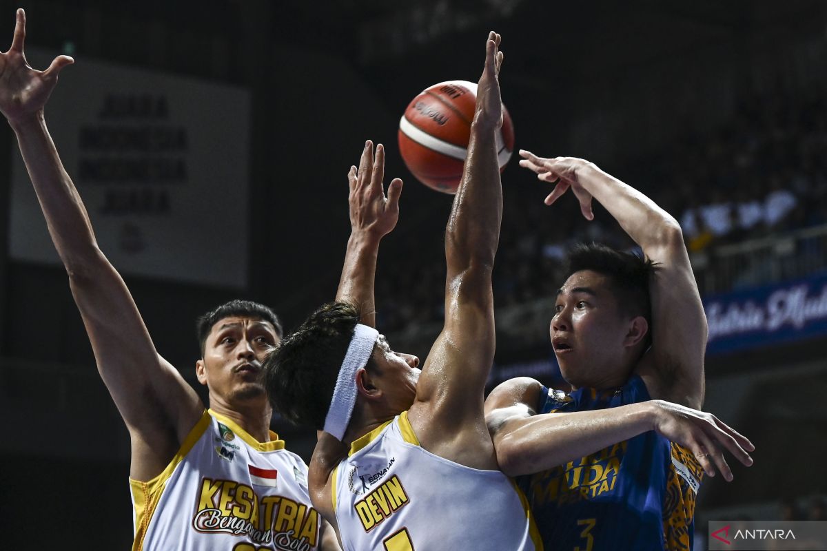 Kesatria Bengawan Solo Lepas "center" senior Ruslan