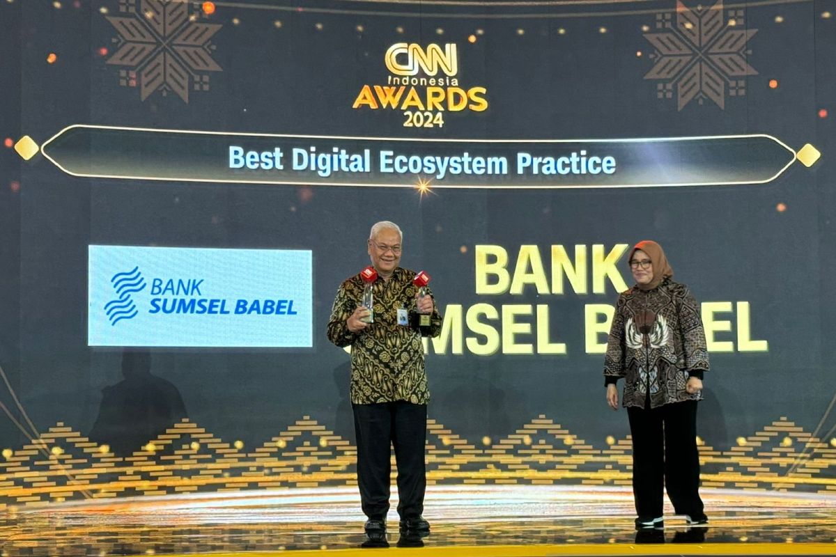 Bank Sumsel Babel raih dua penghargaan di CNN Indonesia Awards 2024