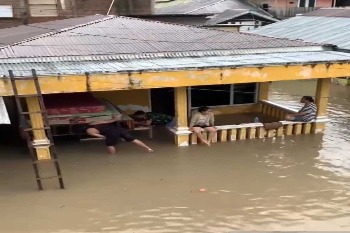 Banjir Kota Gorontalo meluas, genangi enam kecamatan