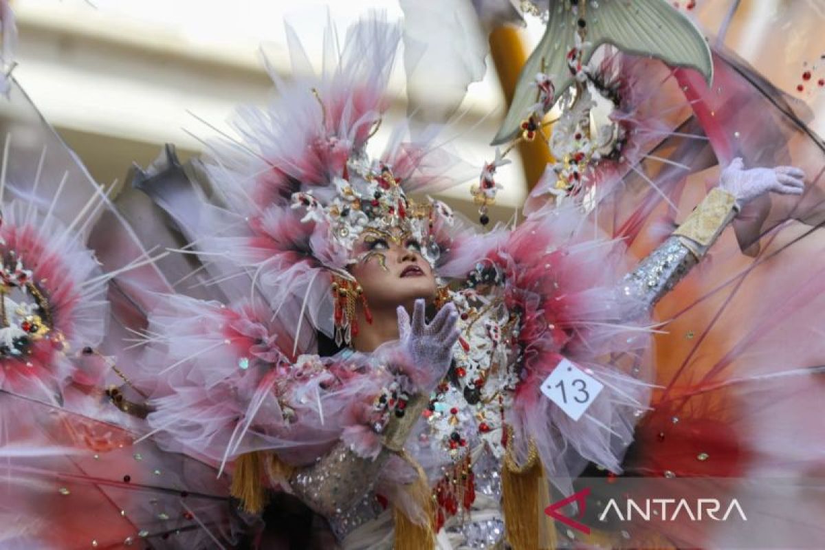 Ratusan talenta tampilkan busana etnik di ajang Banyuwangi Ethno Carnival