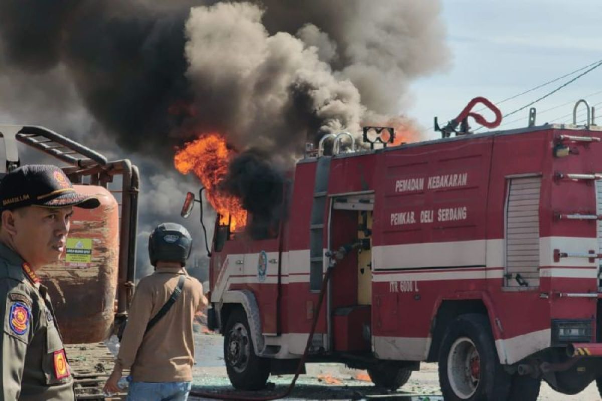 Mobil damkar Deli Serdang dibakar massa, ini penyebabnya