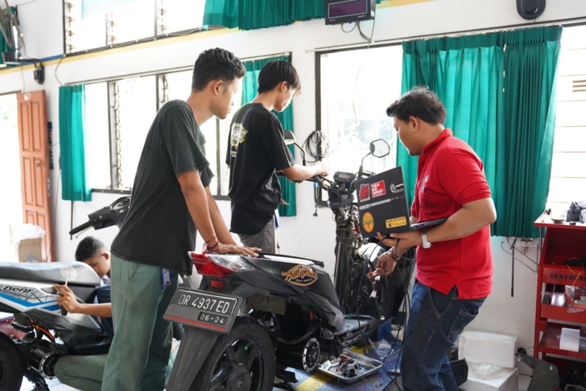 Konsumen puas pakai kendaraan listrik berbasis baterai karya SMKN 3 Mataram