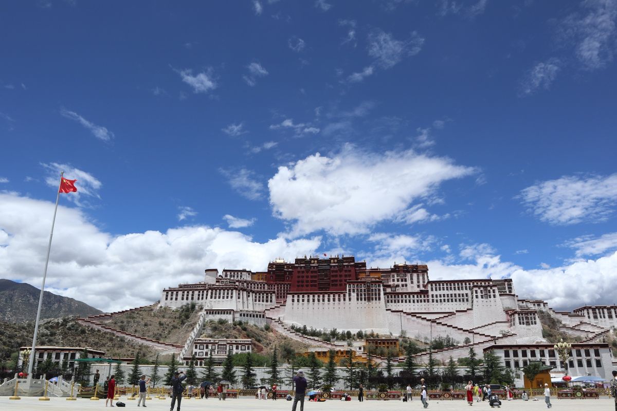 Mengunjungi Lhasa, "Tanah Suci" repositori ajaran Buddhisme Tibet