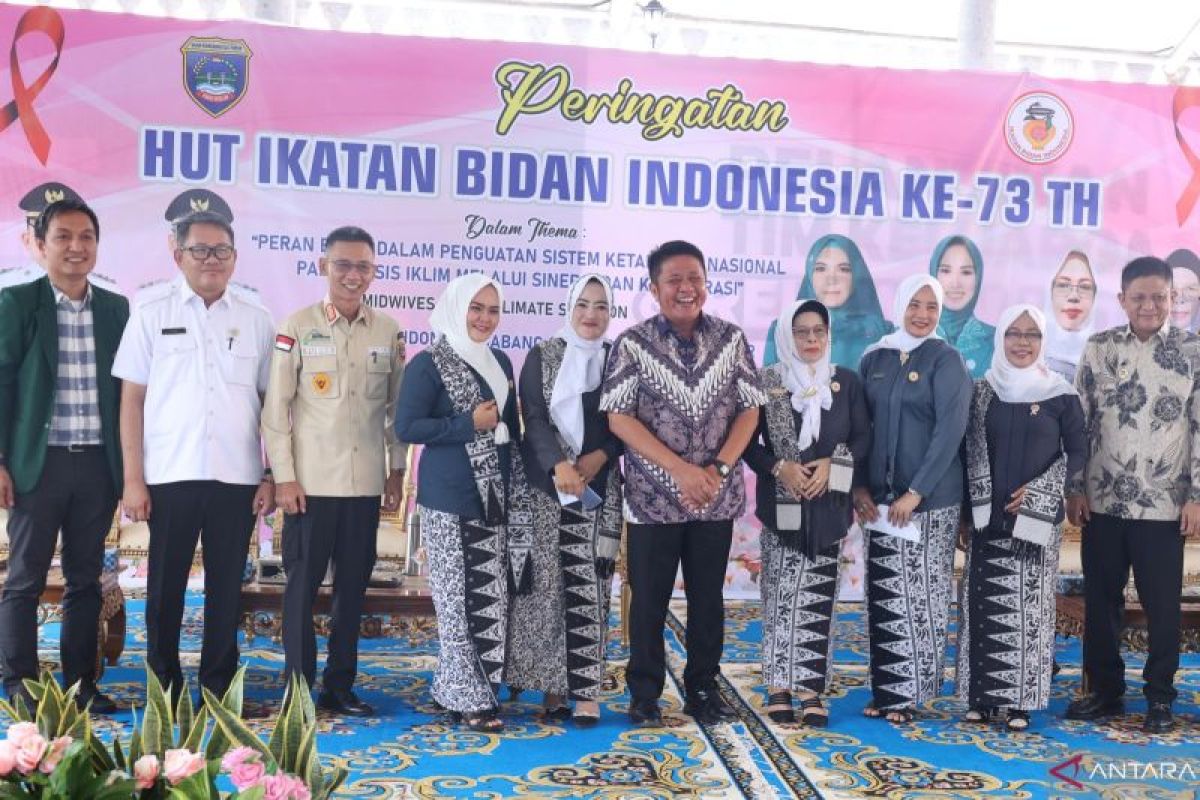 Bupati tekankan bidan di OKU Timur  pro aktif ikut turunkan stunting