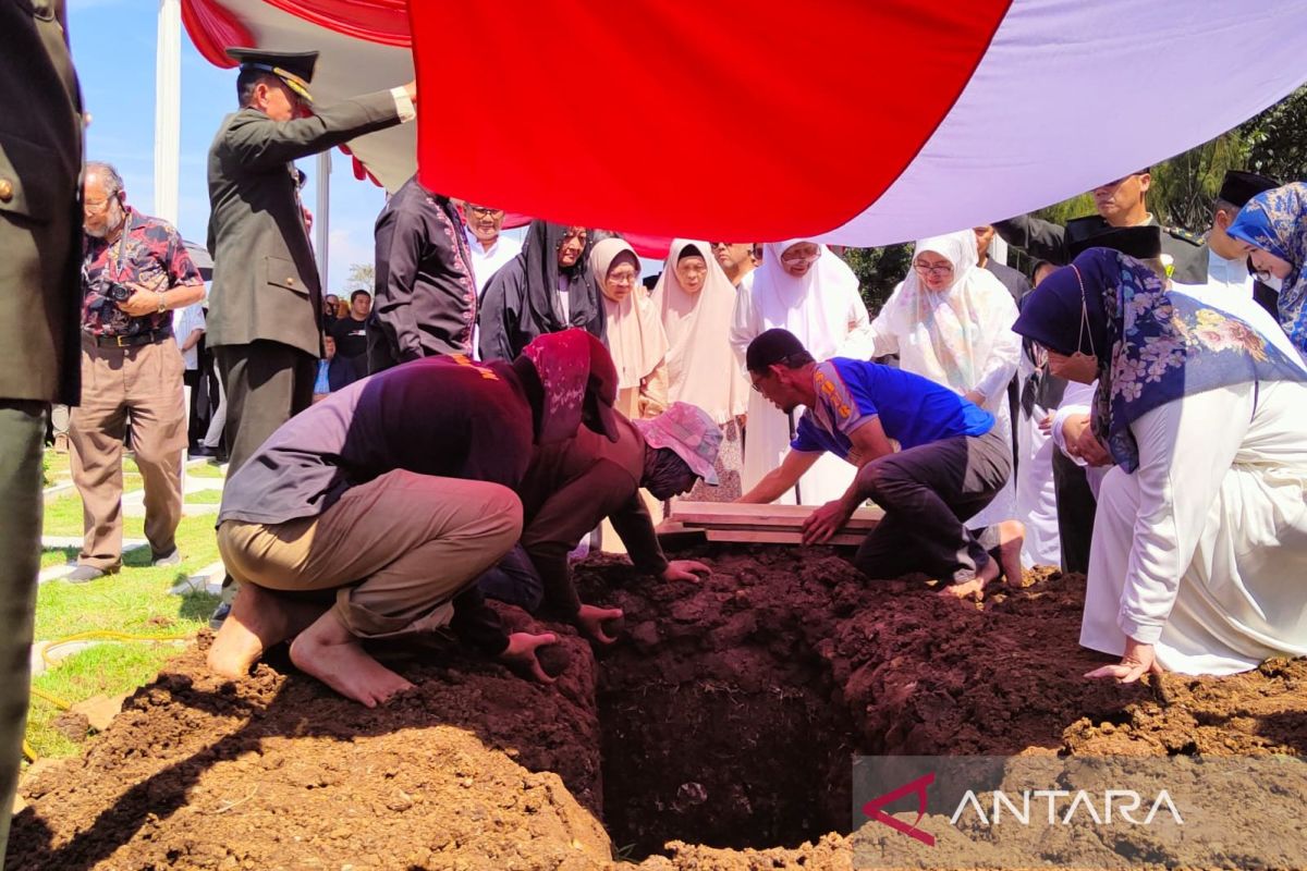 Bey ungkap HR Nuriana sosok disiplin sekaligus merakyat bagi Jabar