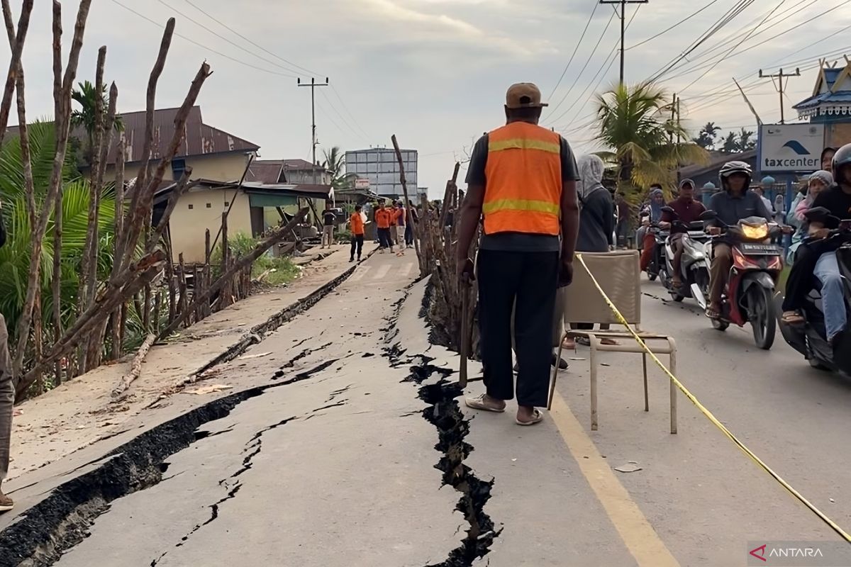 Pemkab Inhil larang kendaraan 8 ton melintas pascalongsor di Tembilahan