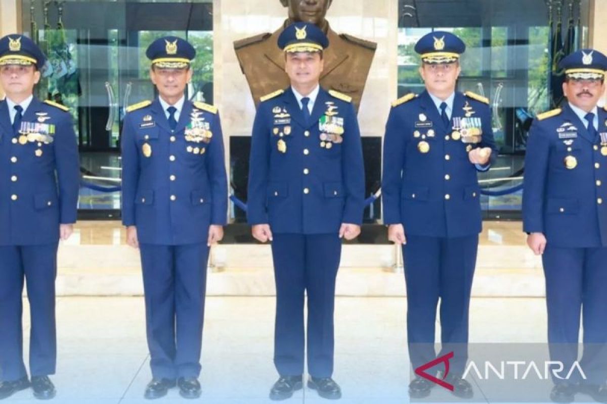 KSAU anugerahkan Bintang Swa Bhuwana Paksa kepada empat pati TNI AU