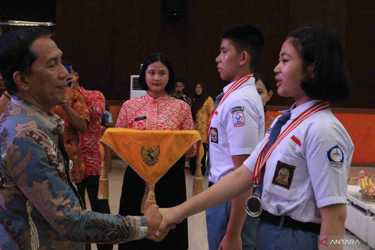 Pemkab Bekasi lepas keberangkatan anggota paskibra ke provinsi dan nasional