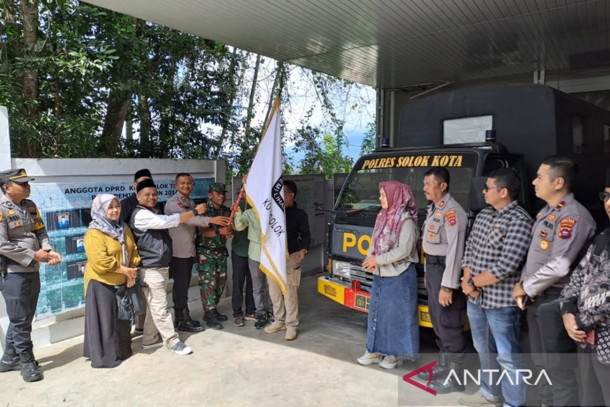 Bawaslu Kota Solok awasi pelepasan distribusi logistik PSU