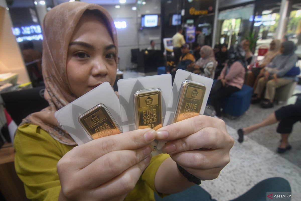 Harga emas Antam naik Rp10.000 menjadi Rp1,396 juta per gram