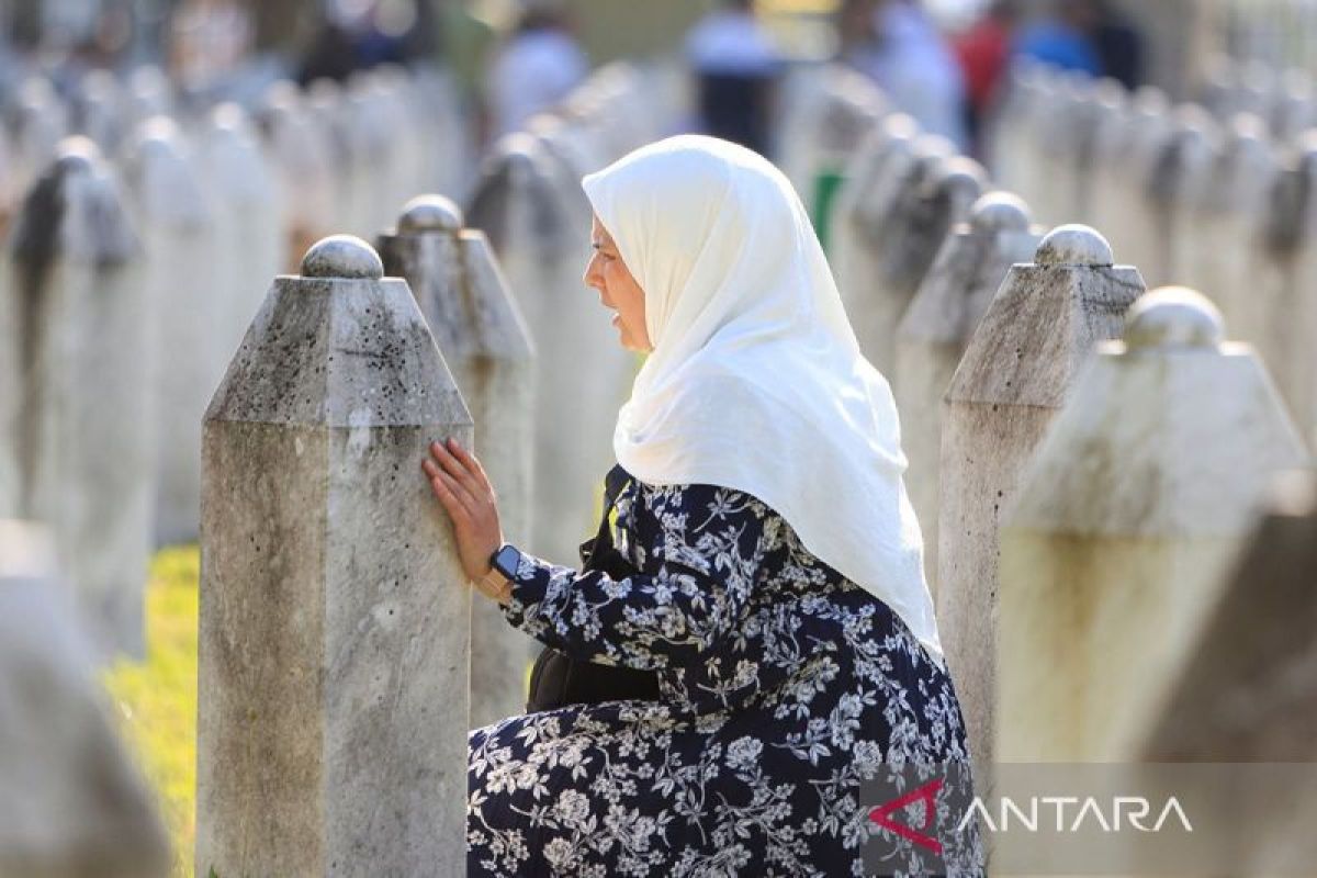 Bosnia dan Herzegovina makamkan 14 korban terbaru genosida Srebrenica