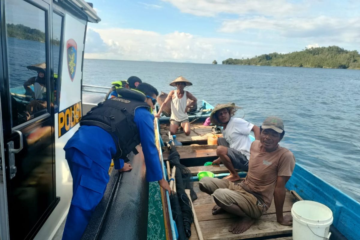 Polda Maluku Utara giat patroli di perairan Ternate jaga kamtibmas