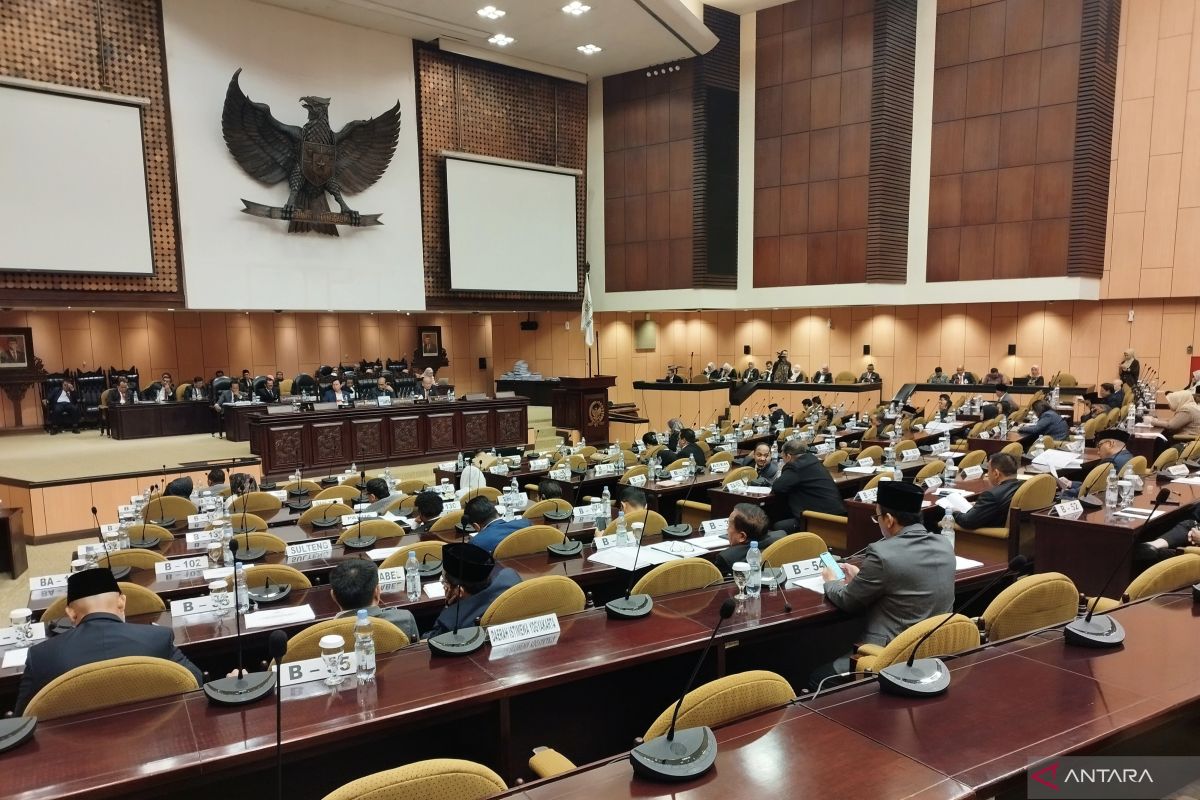 Sidang paripurna DPD RI diwarnai debat soal keberatan penggunaan kertas