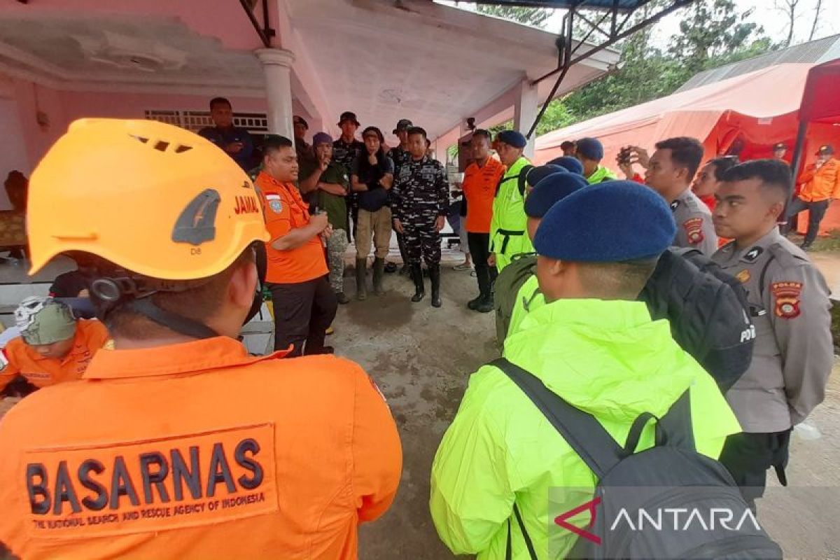 Pencarian hari kelima korban tambang emas longsor di Gorontalo terkendala cuaca