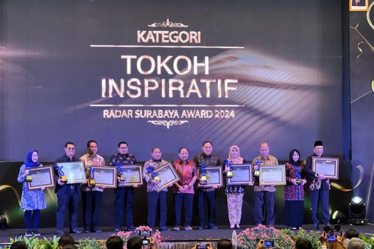 CEO Baba Rafi Hendy Setiono terima penghargaan Pengusaha & Inspirator Muda Asli Surabaya