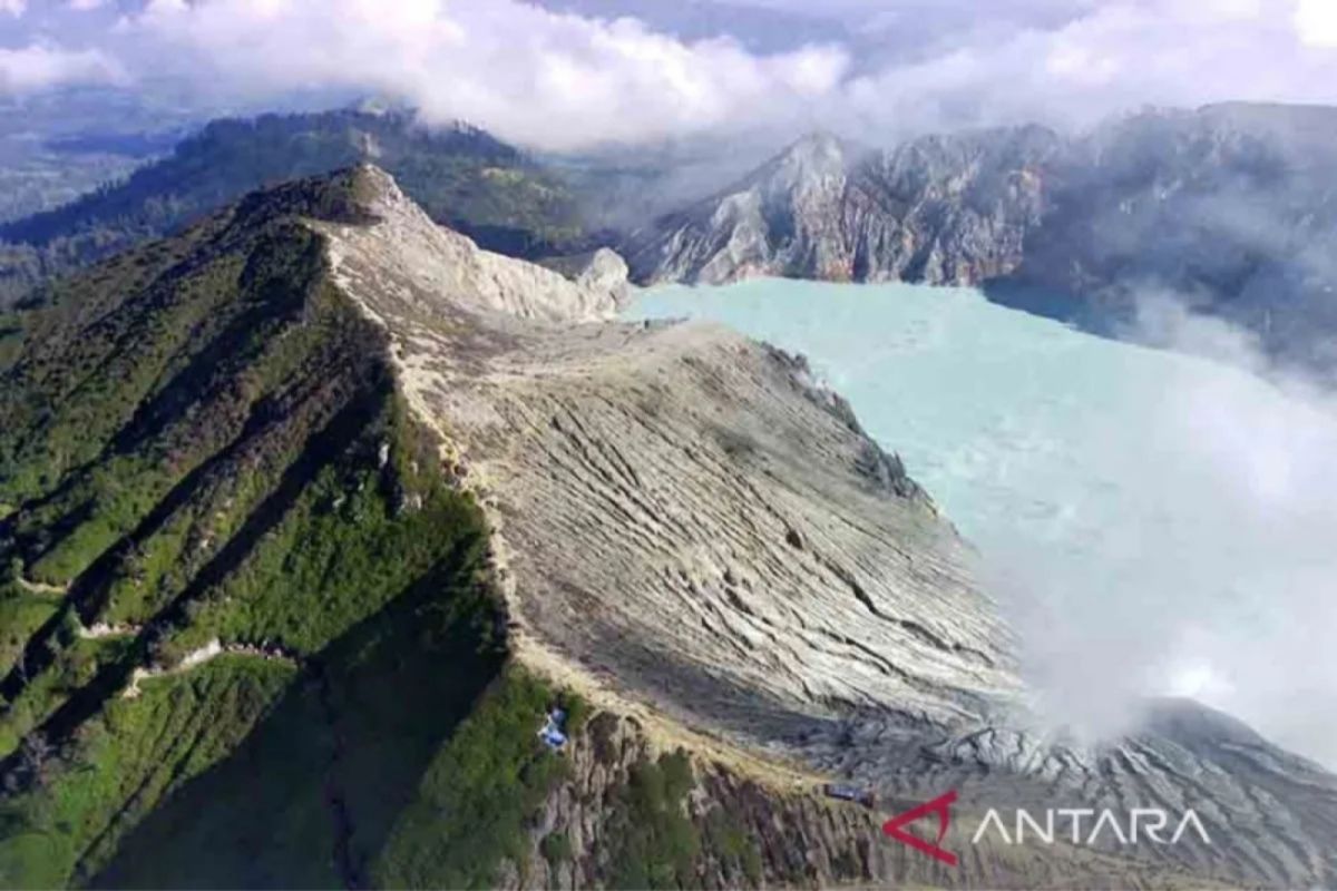 Status Gunung Ijen di Jawa Timur naik menjadi Waspada