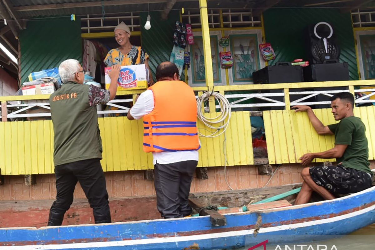 Pj Gubernur bawa bantuan di lokasi banjir Kabupaten Gorontalo