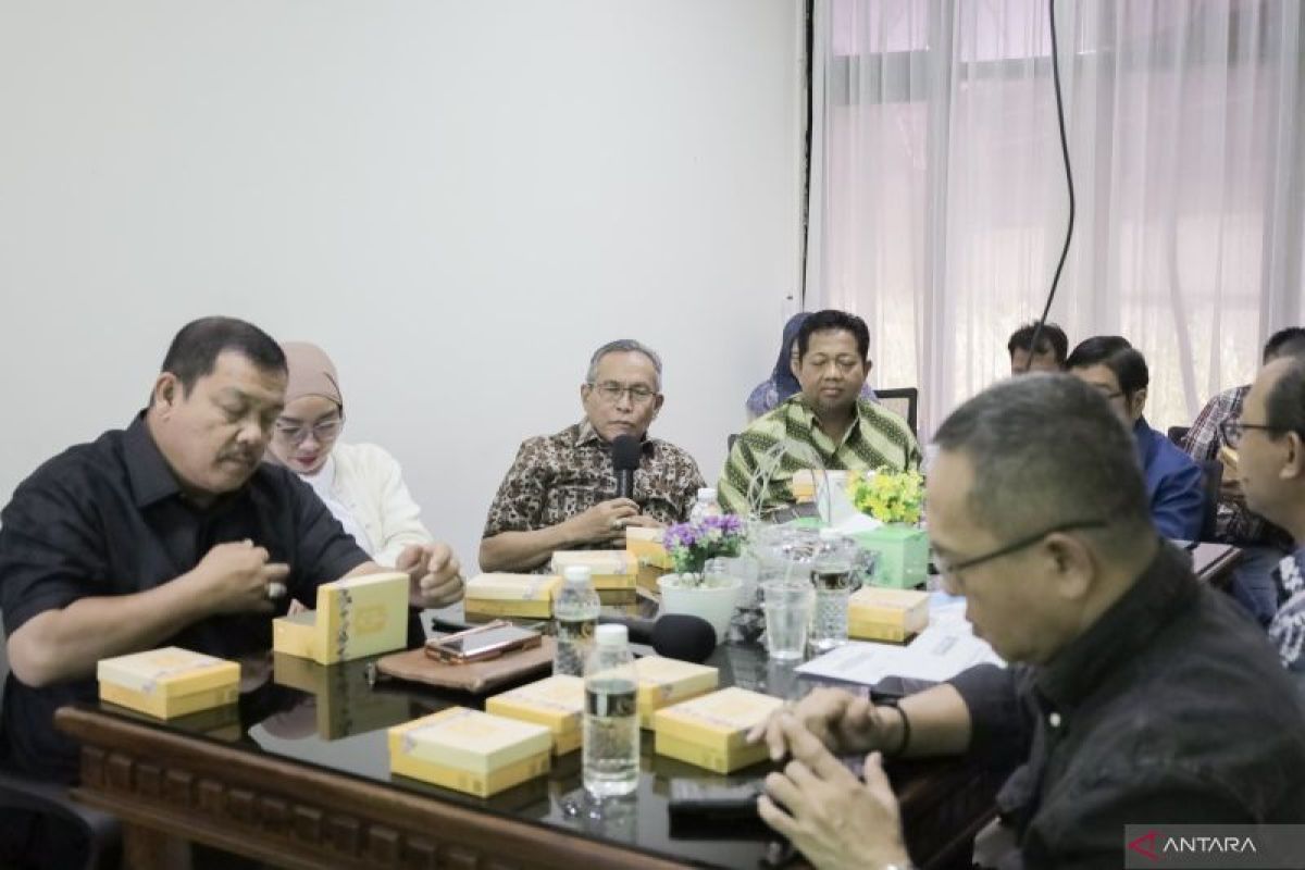 DPRD Kalsel uji komparasi soal Raperda Jamkrida ke Jatim