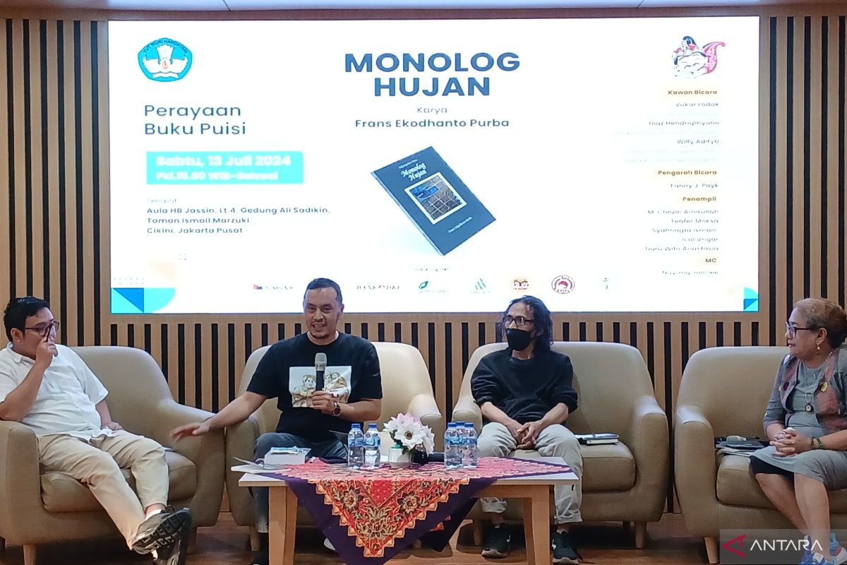 Anggota DPR: Puisi dapat menjadi medium untuk mencuci politik kotor