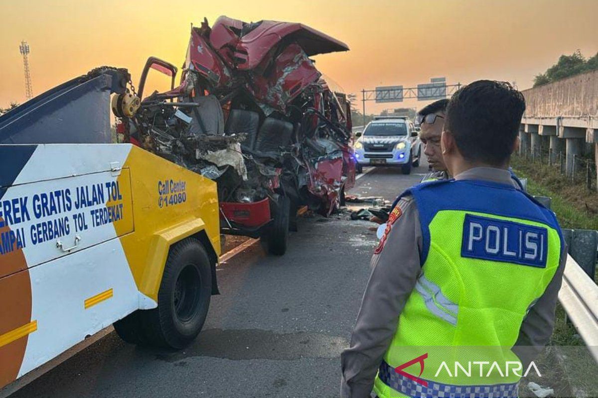 Kapolres Boyolali menduga kecelakaan tol karena sopir mengantuk