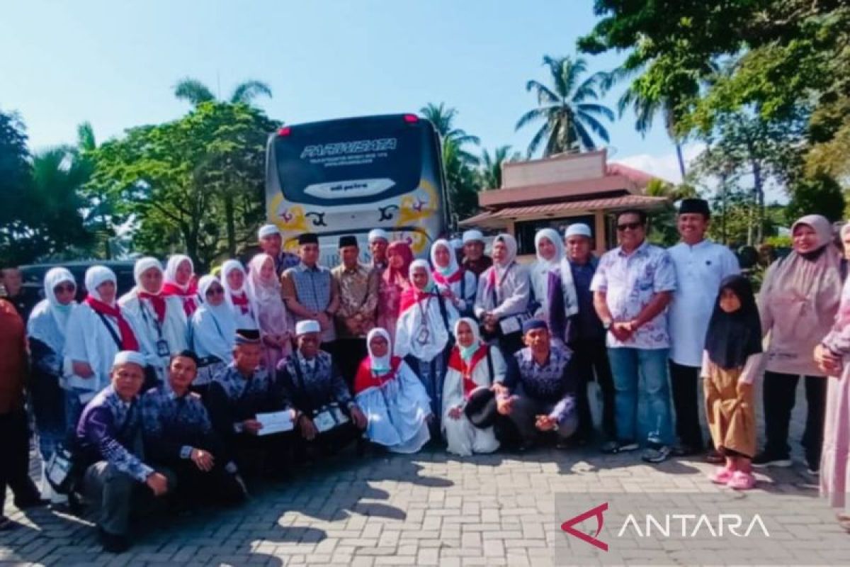 Pemkot Solok sambut kepulangan jamaah haji kloter 17 dari tanah suci