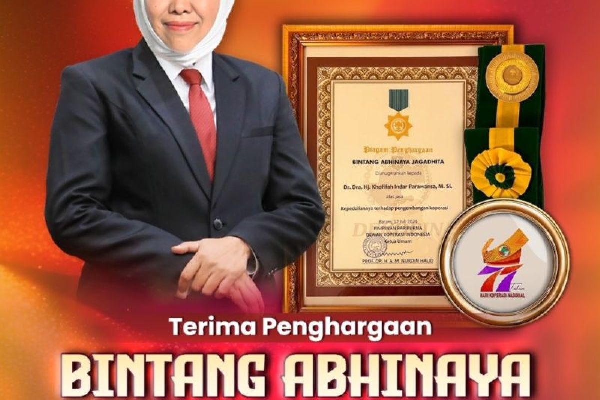 Khofifah terima penghargaan Bintang Abhinaya Jagadhita bidang koperasi