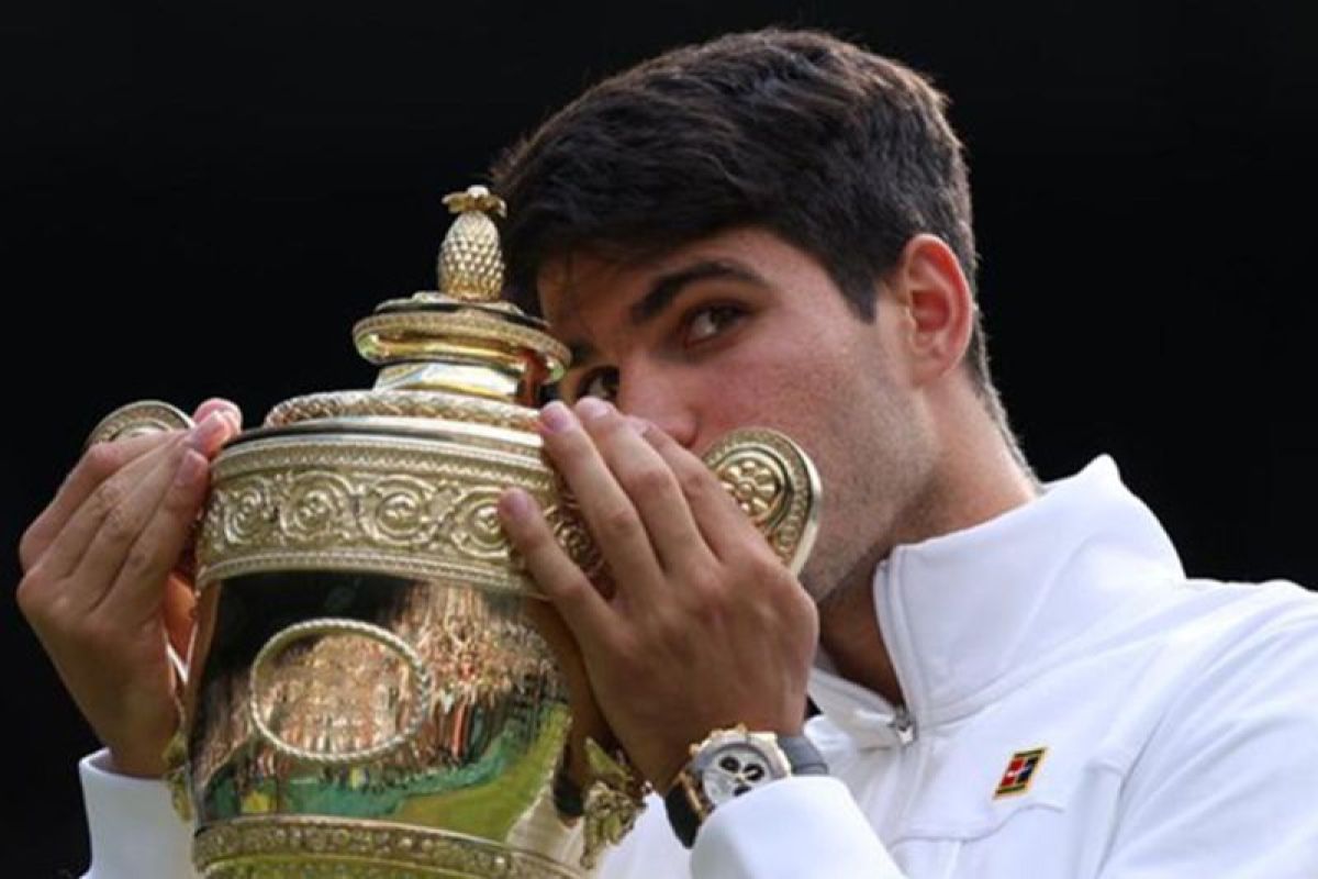 Kalahkan Novak Djokovic, Alcaraz juarai Wimbledon