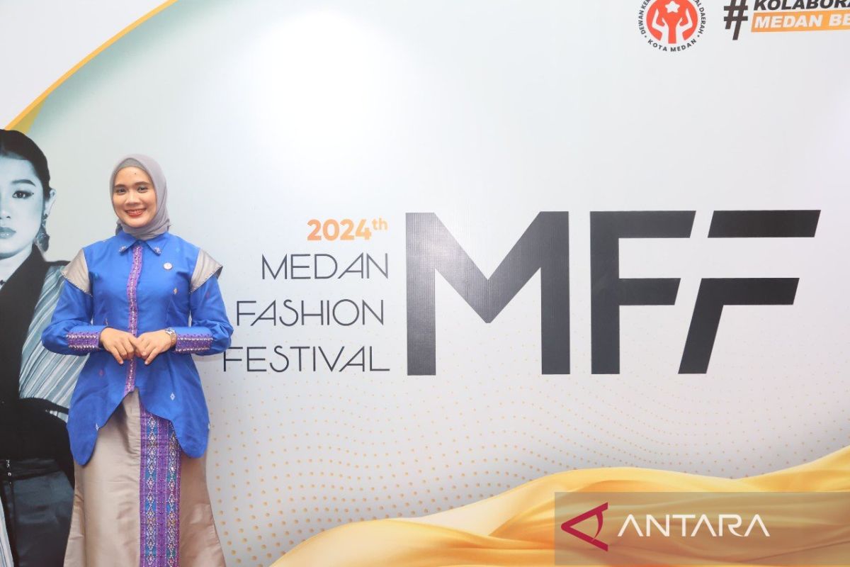 Peduli UMKM, Ketua Dekranasda Tapsel hadiri Medan Fashion Festival