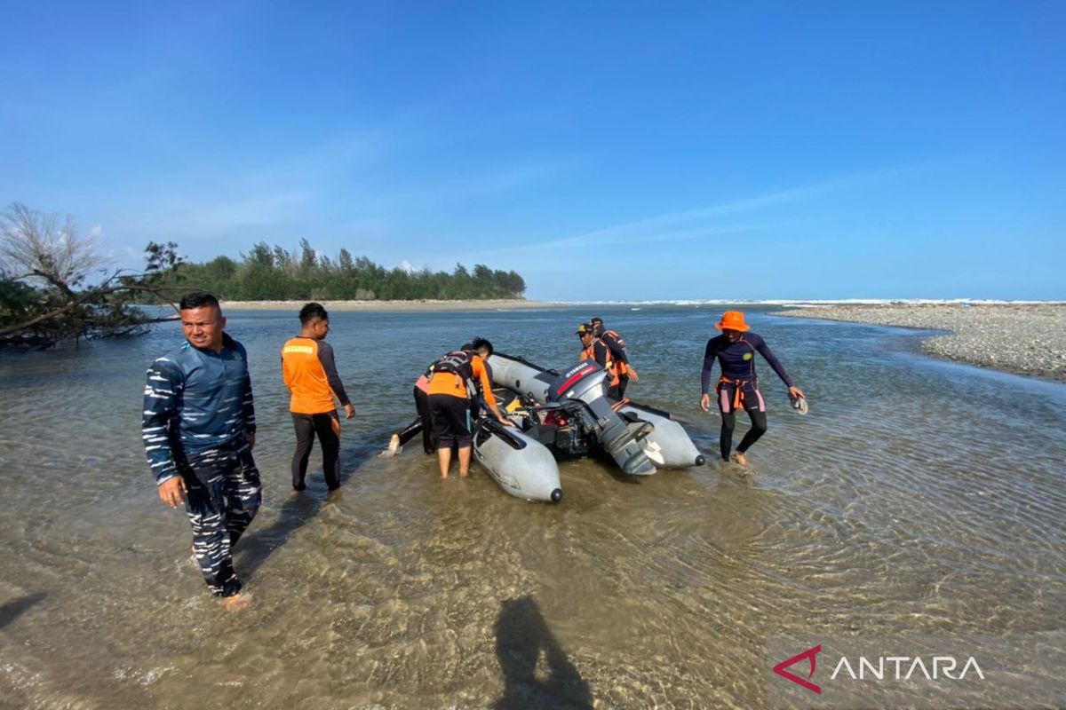 Tim SAR perluas pencarian dua pelajar terserat ombak di Mukomuko