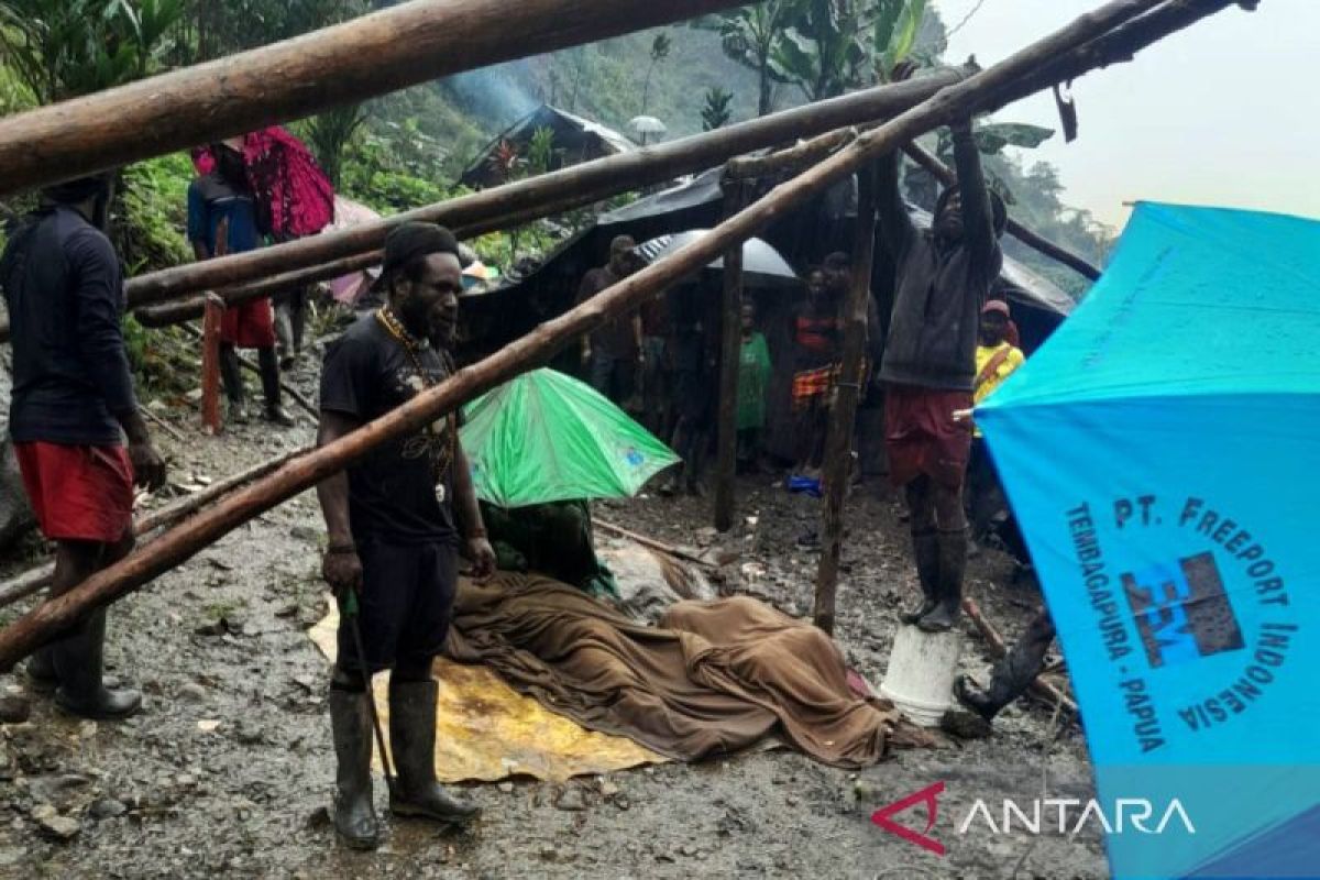 Tujuh korban longsor di Tembagapura dimakamkan Senin