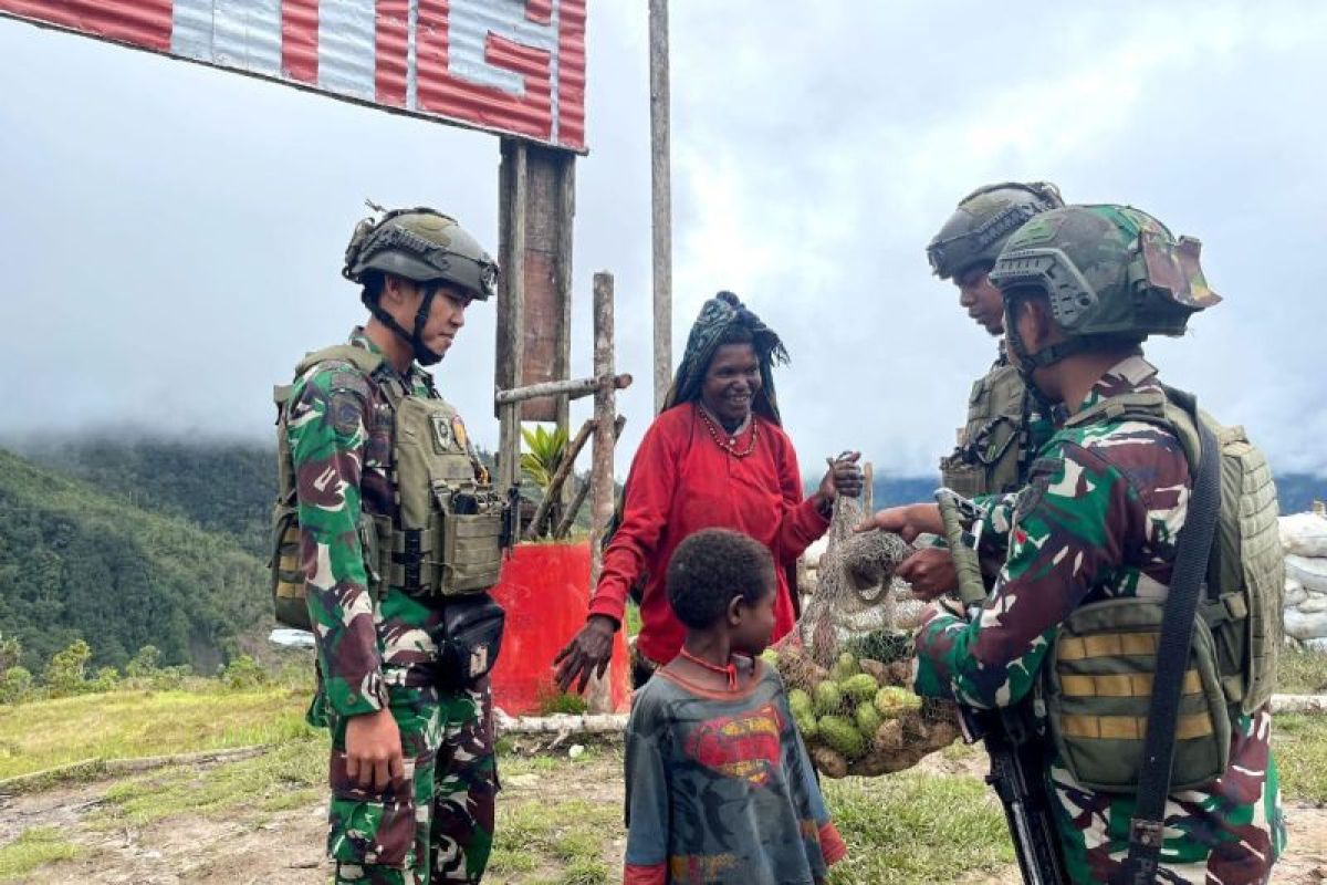 Satgas Yonif 432 Kostrad borong hasil pertanian masyarakat Yigi