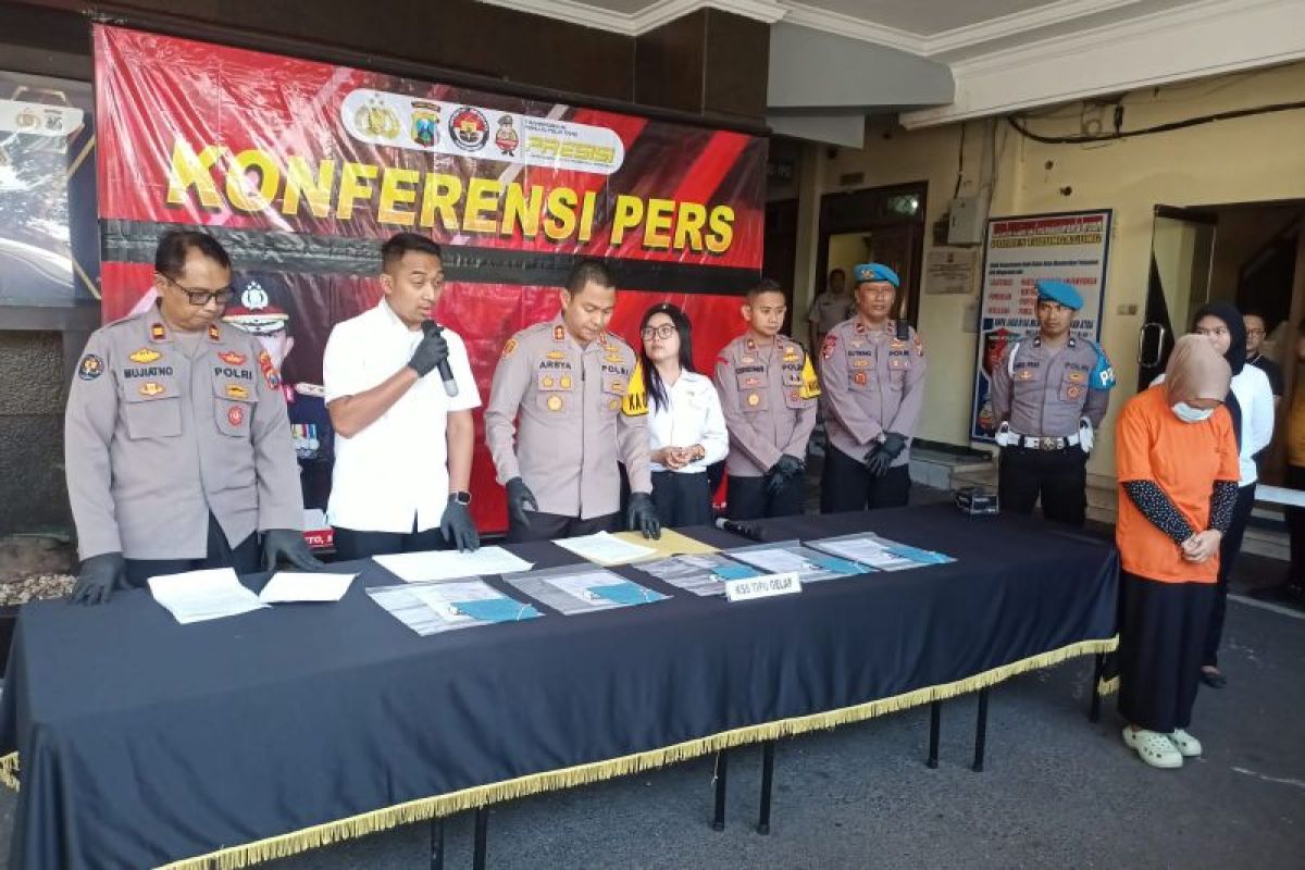 Polisi tangkap oknum pegawai bank syariah terkait penipuan lelang emas