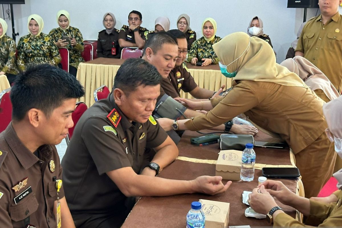 Kejari Ogan Komering Ulu gelar donor  darah sambut Hari Adhyaksa ke-64