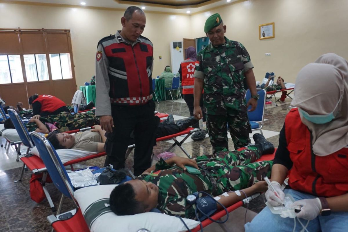 TNI gelar aksi kemanusiaan di Kapuas Hulu Kalbar sumbangkan darah ke PMI