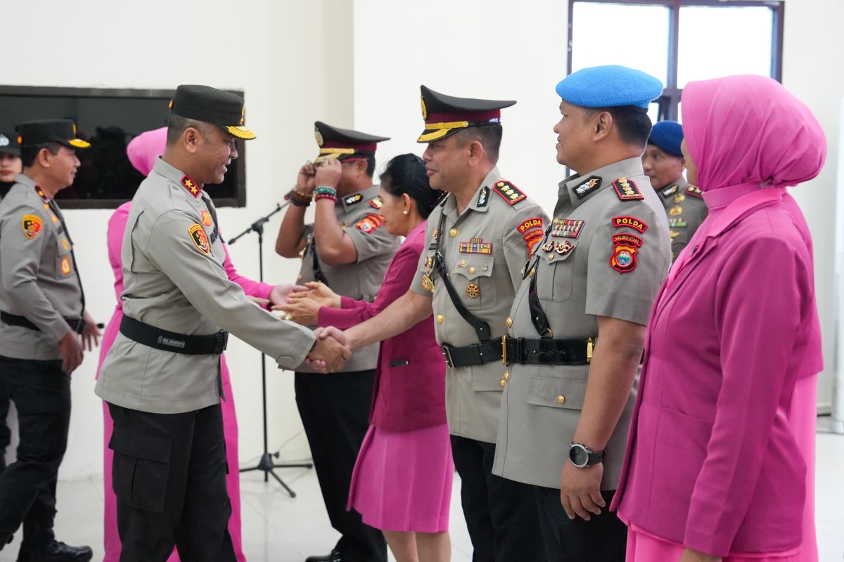 Kapolda Maluku Utara  pimpin sertijab lima Kapolres dan tiga PJU