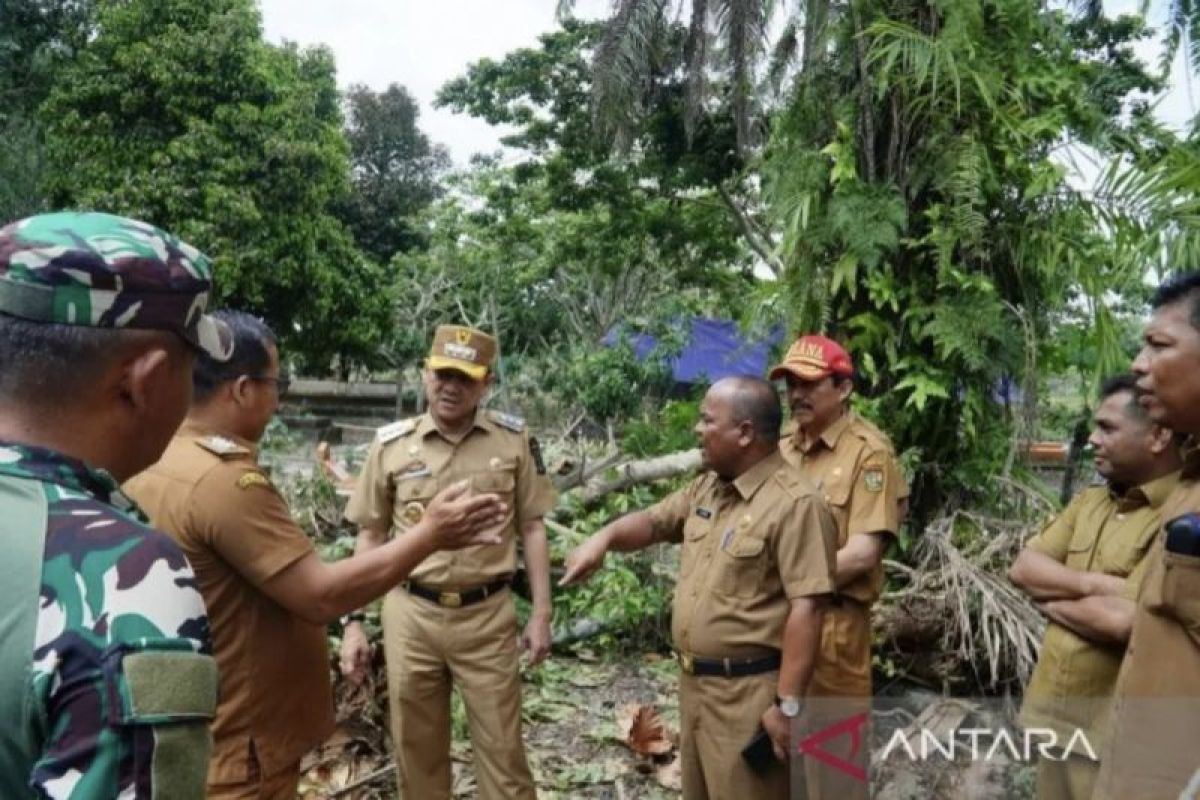 Pemkab Kampar salurkan bantuan untuk korban angin puting beliung