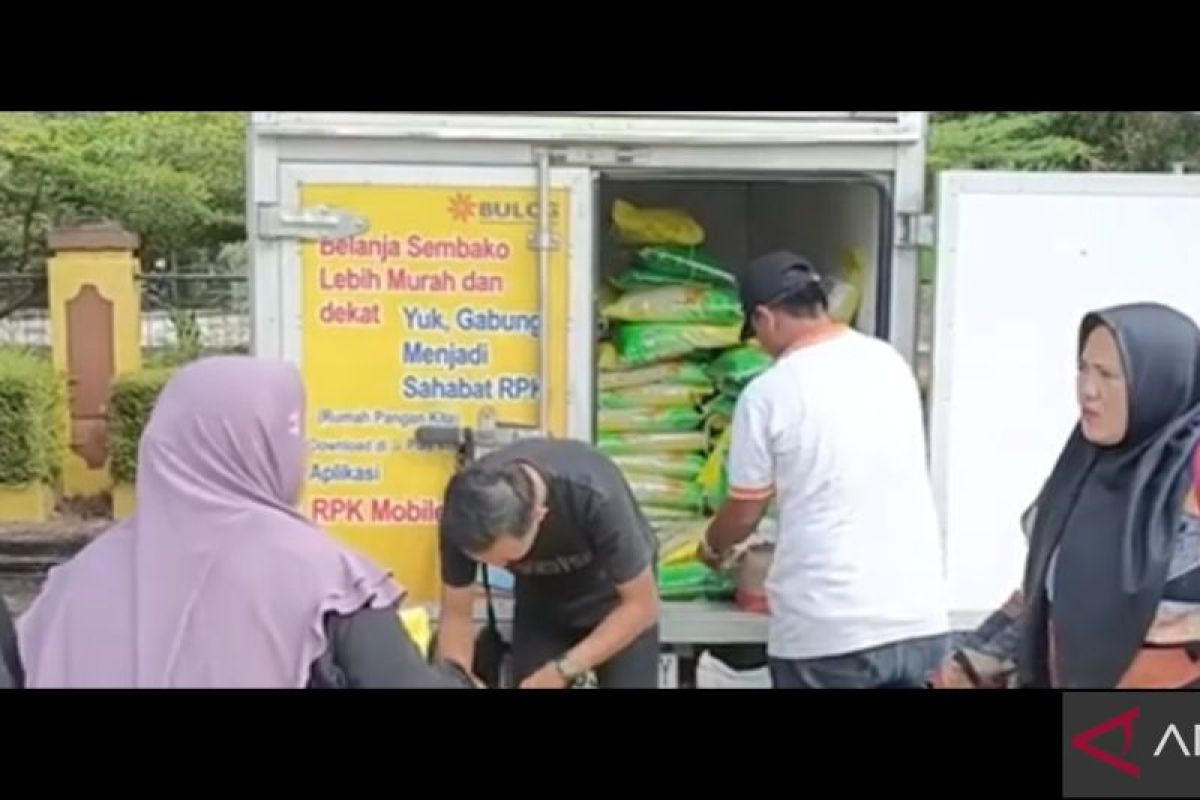 Pemkab Bangka Tengah gelar operasi pasar bahan pokok murah